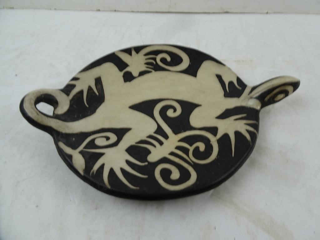 11" Clay Pottery Tribal Lizard Plate