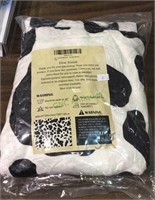 40 x 50“ cow print fleece blanket with cow socks.