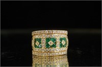 18 Kt Gold Emerald & Diamond ring