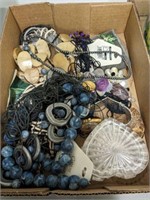 TRAY OF ASSORTED COSTUME JEWELRY