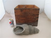 Ancienne boîte à beurre CANADIAN BUTTER + poterie