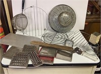 Lot of retro kitchen supplies