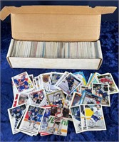 800+ mixed 1990s hockey cards