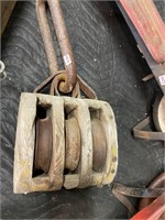 triple wood pulley with connector