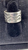 Etched sterling ring stamped 925 size 7.5, 12.3g