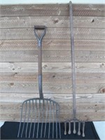 2 PC PITCH FORK AND GARDEN HOE  READY TO USE.