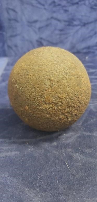 (1) Civil War Cannon Ball (4" Diameter)