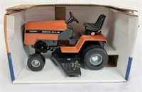 Scale Models Agco Allis Lawn & Garden Tractor