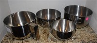 SELECTION OF STAINLESS BOWLS
