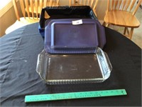 15 in Pyrex baker with cover and carrying bag