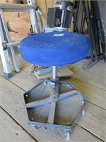 kobalt shop stool on wheels