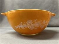 Pyrex Butterfly Gold 1-1/2 Quart Mixing Bowl