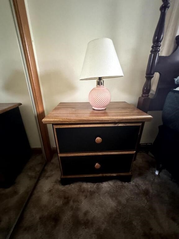 Night Stand With Lamp