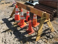 WOOD SAFETY BARRIER W/ (5) CONES