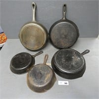 Assorted Stack of Cast Iron Fry Pans / Skilllets