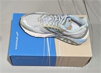 NEW Ladies Brooks Running Shoes Size 6
