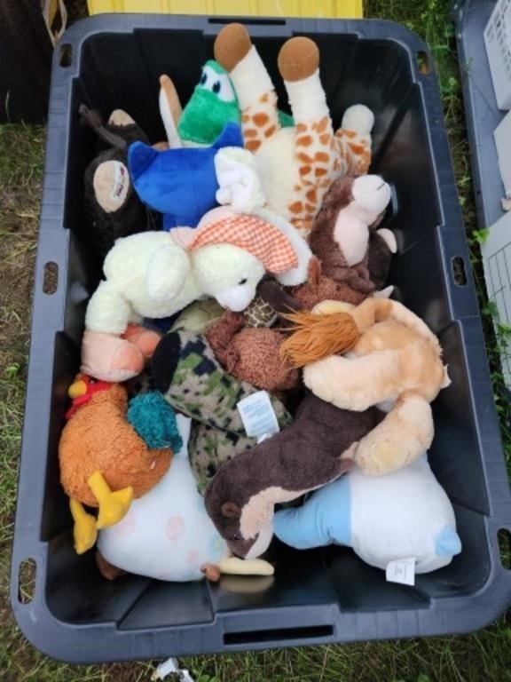 Large variety stuffed animals, some are brand