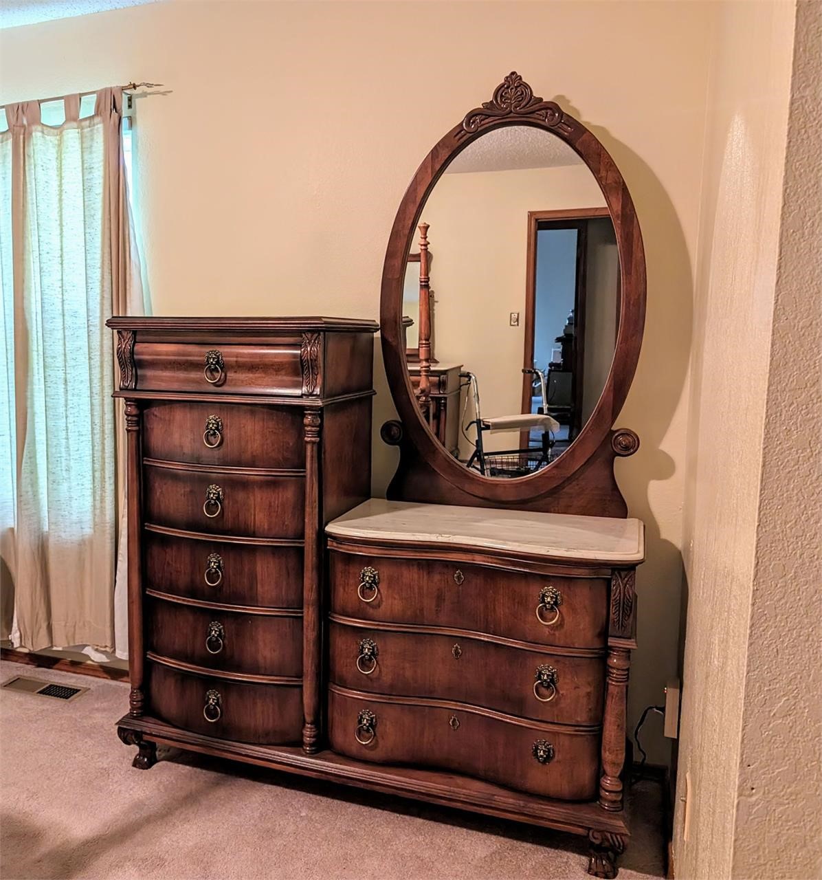 Beautiful Pulaski Furniture Vanity/Dresser