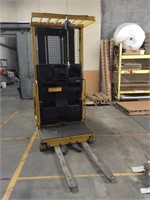 YALE ELECTRIC FORK LIFT