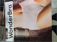 Wonderbra Womens Medium Control Panty With