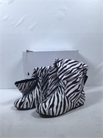New Daily Shoes Size 6.5 Zebra Boots