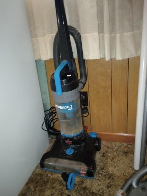 Bissell Power Force Helix vacuum cleaner. Needs