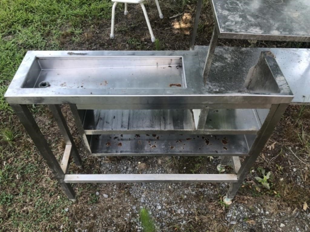 Stainless Drain Table (40" W~ Fish Cleaning)