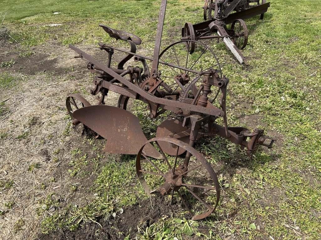 P&O Antique Ride-On Plow on Steel
