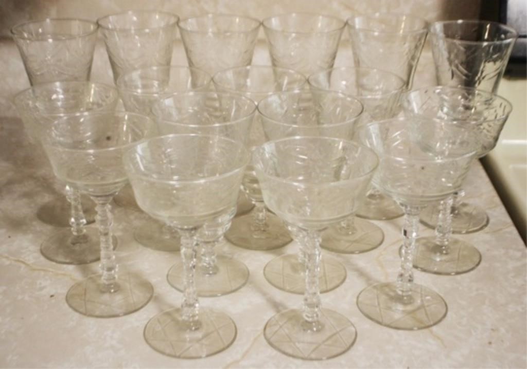 16 pc. Glasses Set - 6" and 8" tall