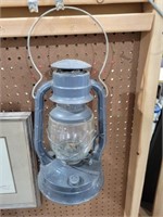 VINTAGE DIETZ NO. 2 D-LITE OIL LAMP