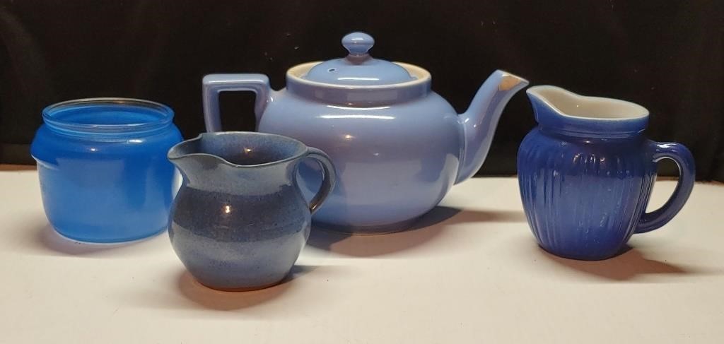 Vintage Hall ceramic tea pot, chipped spout, blue