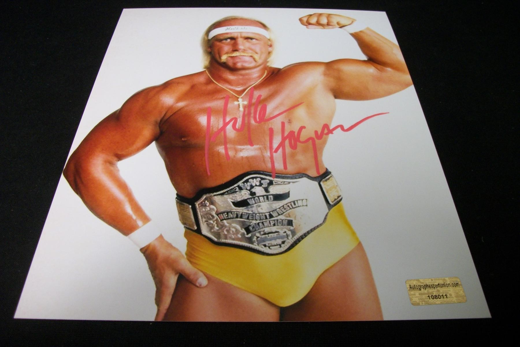 WWF HULK HOGAN SIGNED 8X10 PHOTO AEU COA