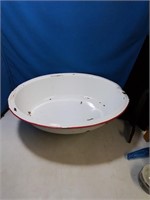 White with red stripe oval wash PAN