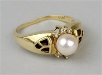 14K Gold, Pearl & Diamond Ring.
