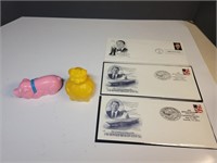 3x ronald Reagan letters and 2 plastic pigs