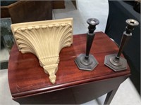 Wall shelf/2 candlesticks