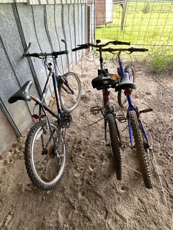 3 mountain bikes