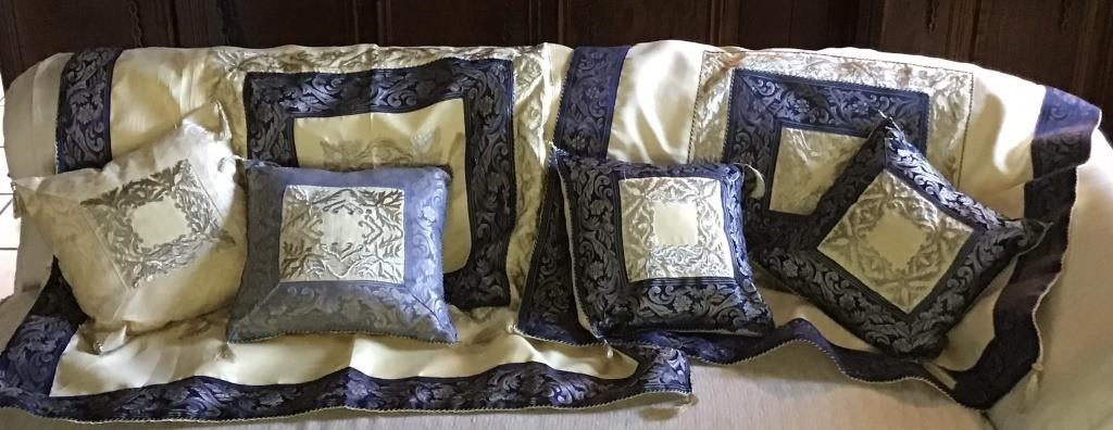 LOT OF PILLOWS AND TABLE TOPPERS