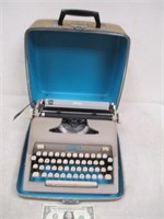 Vintage Royal Heritage Typewriter in Case -