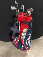 TITLEIST GOLF BAG WITH CLUBS LOADED