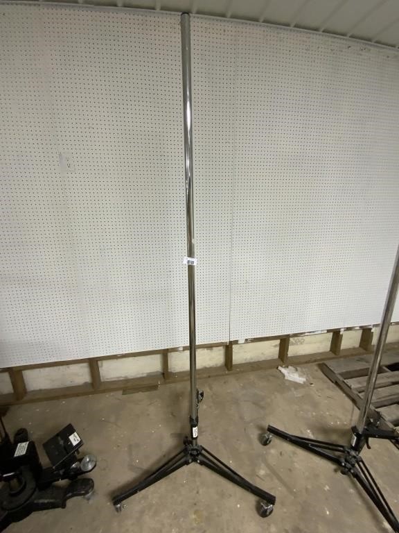 7 ft studio rolling stand as pictured