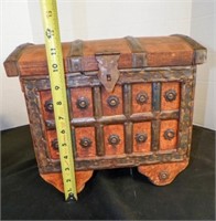 footed chest with latch and wheels