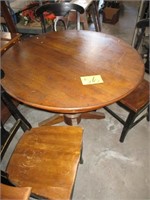 Round Table & 3 Chairs w/leaf