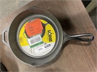 LODGE CAST IRON SKILLET  ***APPEARS NEW***