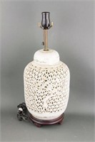 Chinese Porcelain Reticulate Carving Lamp