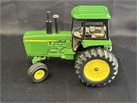 Ertl JD 4255 Tractor