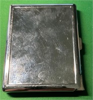 Cigarette case with lighter