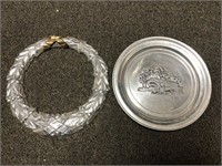 Lot of 2 pewter decorative pieces, wreath and RWP