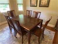 Table w/ 6 chairs