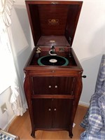 Early 1900's Victrola Cabinet Phonograph Player